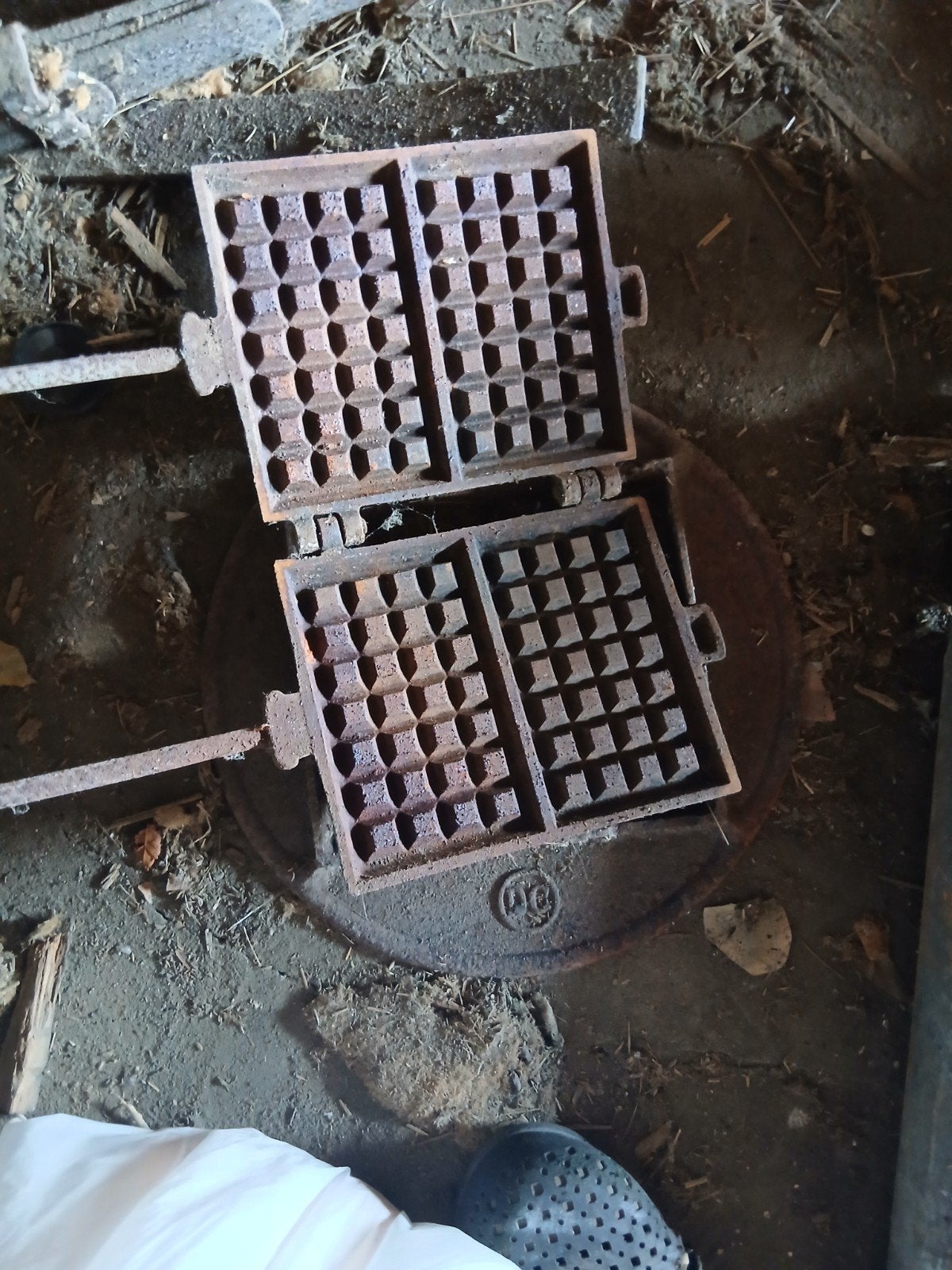 ancien gaufrier avec support, Enlèvement