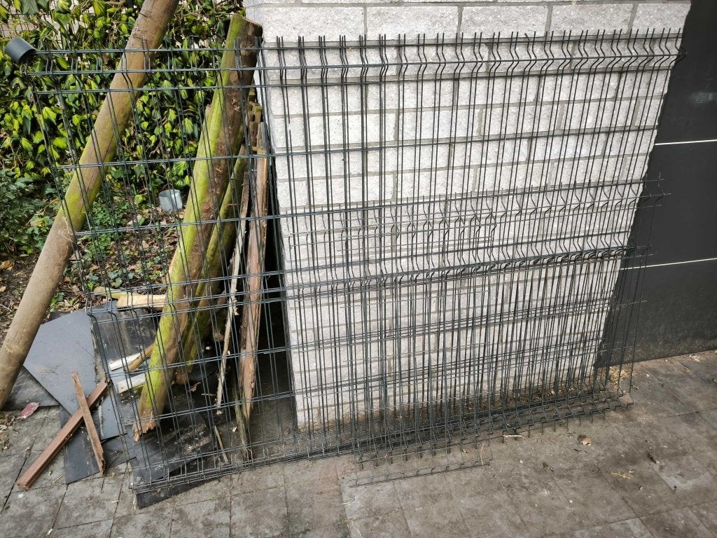 2 panneaux métalliques et accessoires, Enlèvement, Utilisé, Moins de 10 mètres, Clôture