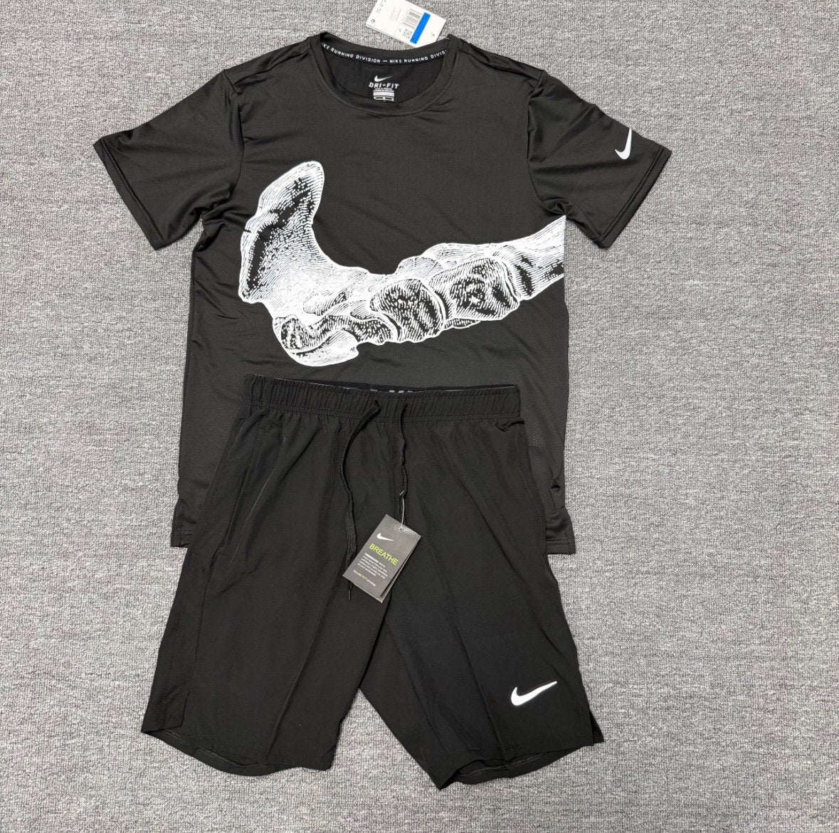 Nike UV Run Division Miller set, Ophalen, Nieuw, Maat 48/50 (M)