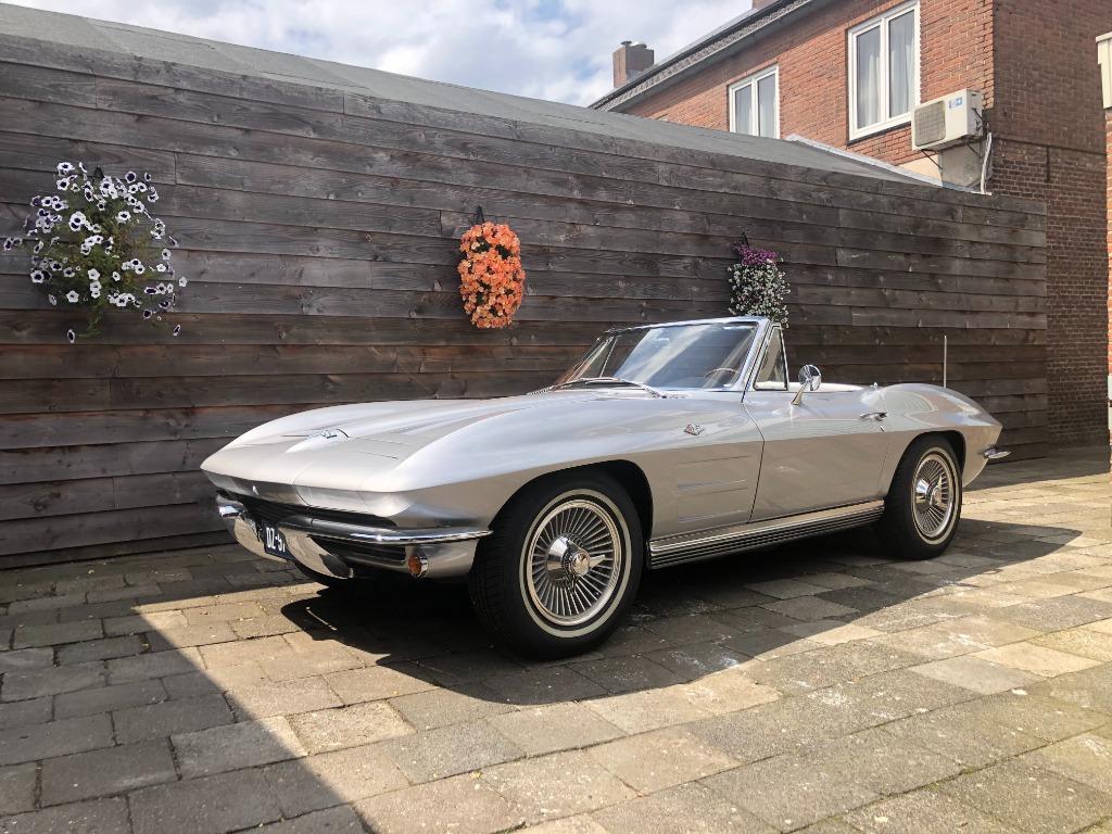 Chevrolet Corvette C2 Cabrio (1964) zilver 8-cyl 300 pk mooi, Auto's, Achterwielaandrijving, 8 cilinders, 5354 cc, Cabriolet
