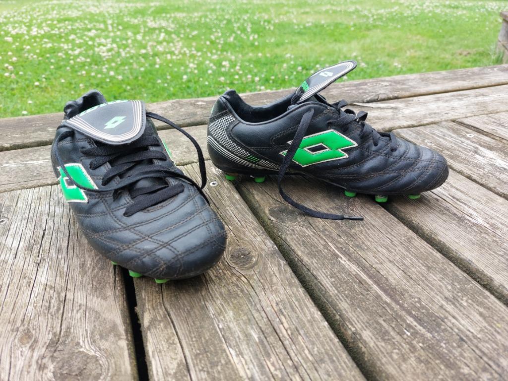 Voetbalschoenen Lotto maat 38, Sport en Fitness, Voetbal, Ophalen, Gebruikt, Schoenen