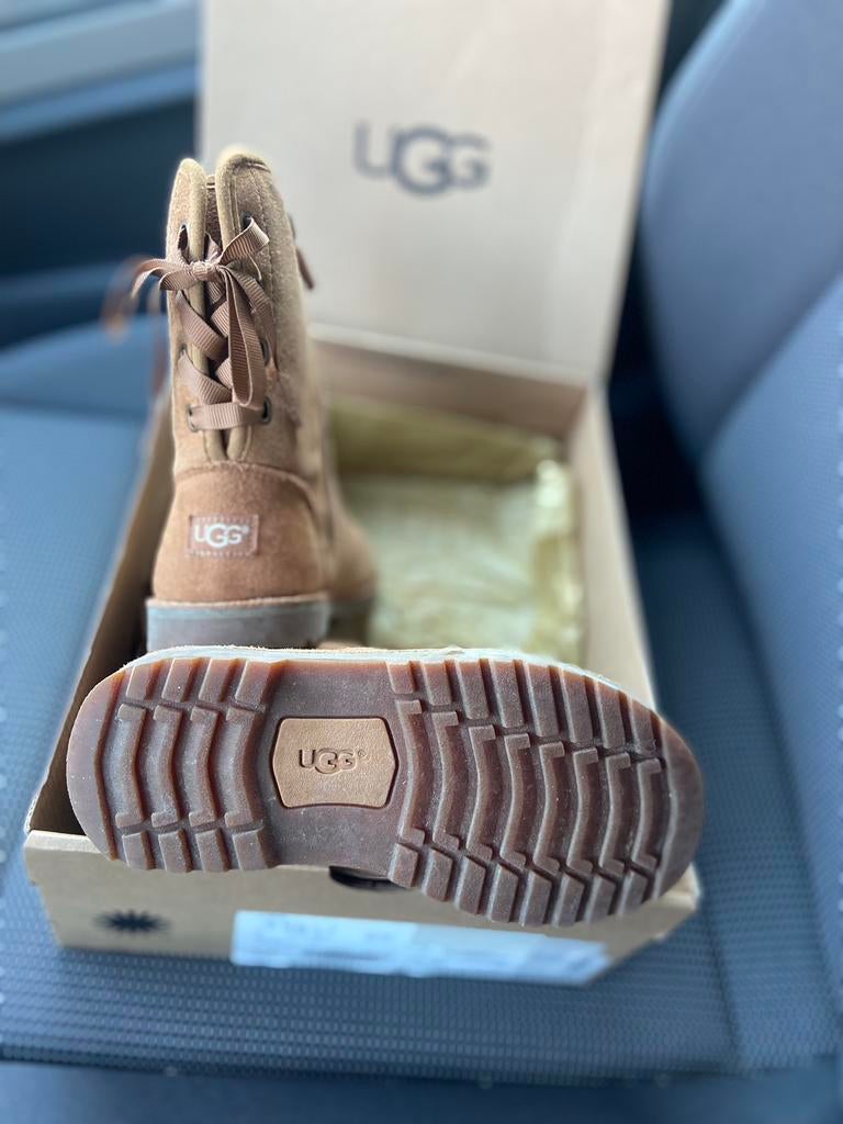 UGG - Bottes pour filles, Enfants & Bébés, Enlèvement, Comme neuf, Fille