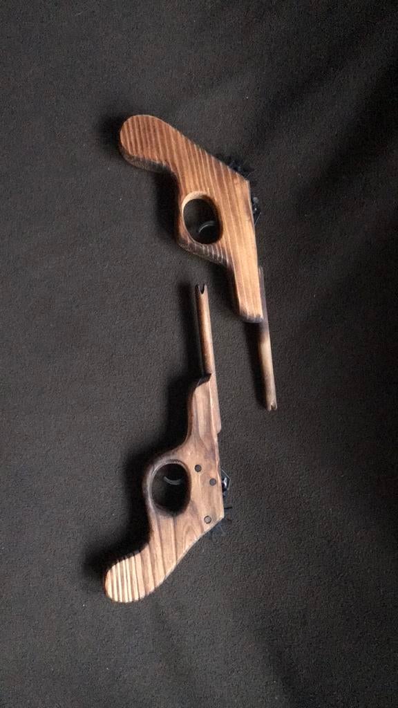 2 Pistolets en bois à élastique (fourni sans élastique)10€/p, Enfants & Bébés, Jouets | Extérieur | Aires de jeux