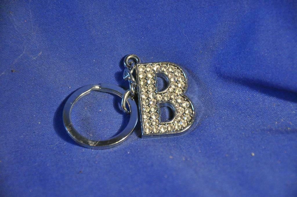 porte cle metal B strass, Enlèvement ou Envoi, Comme neuf, Autres types