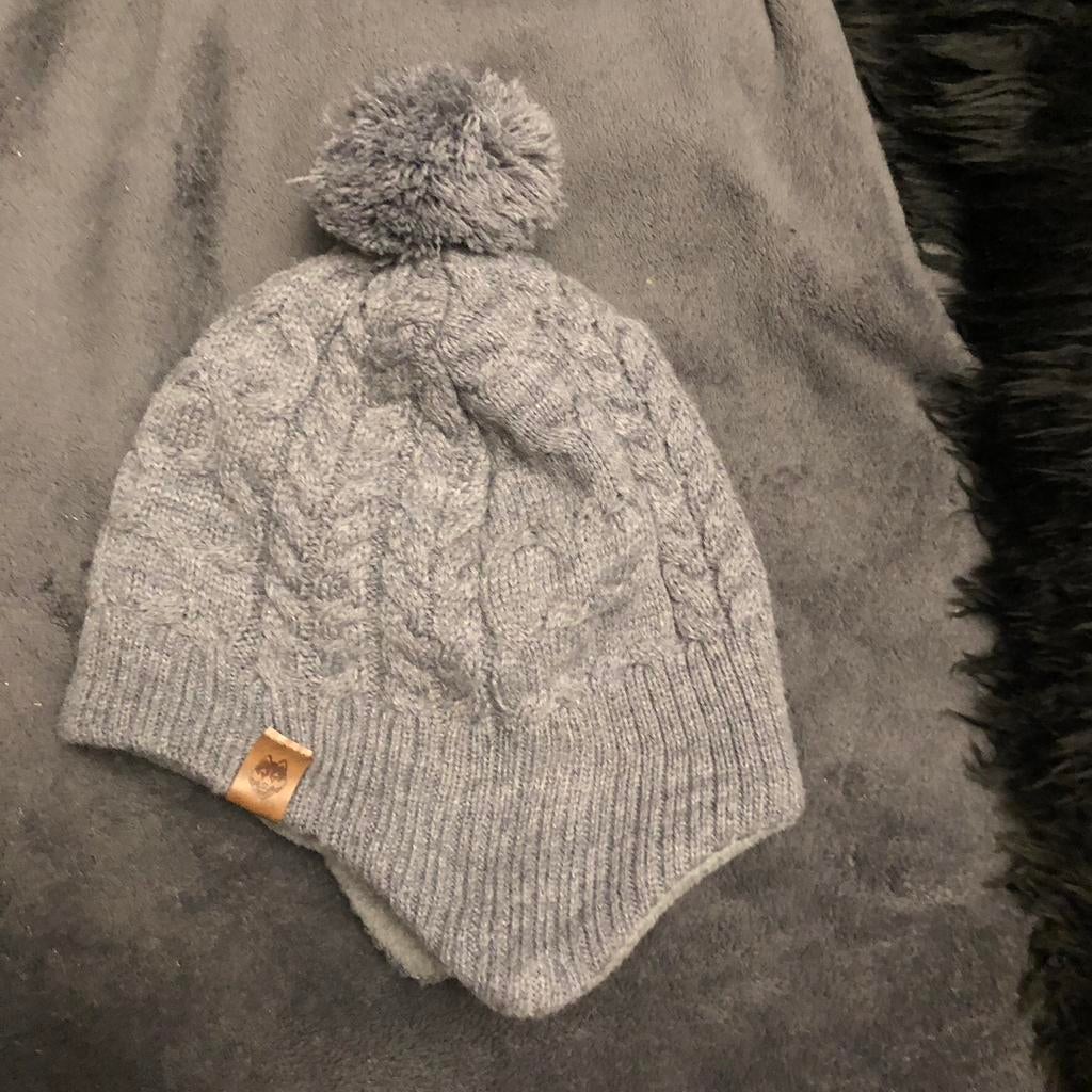 Bonnet gris avec pompon - H&M - 134-170, Enfants & Bébés, Vêtements de bébé | Bonnets, Écharpes & Moufles, Enlèvement, Utilisé