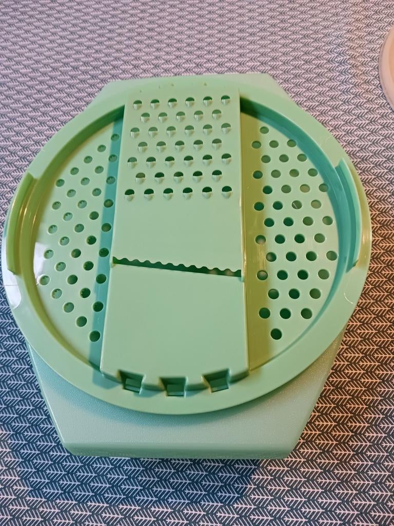 Râpe Tupperware vintage., Maison & Meubles, Cuisine| Tupperware, Enlèvement ou Envoi, Comme neuf