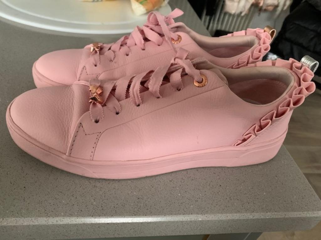 Prachtige schoenen Ted Baker Roze Maat 39 ALS NIEUW, Ophalen of Verzenden, Zo goed als nieuw, Sneakers, Roze