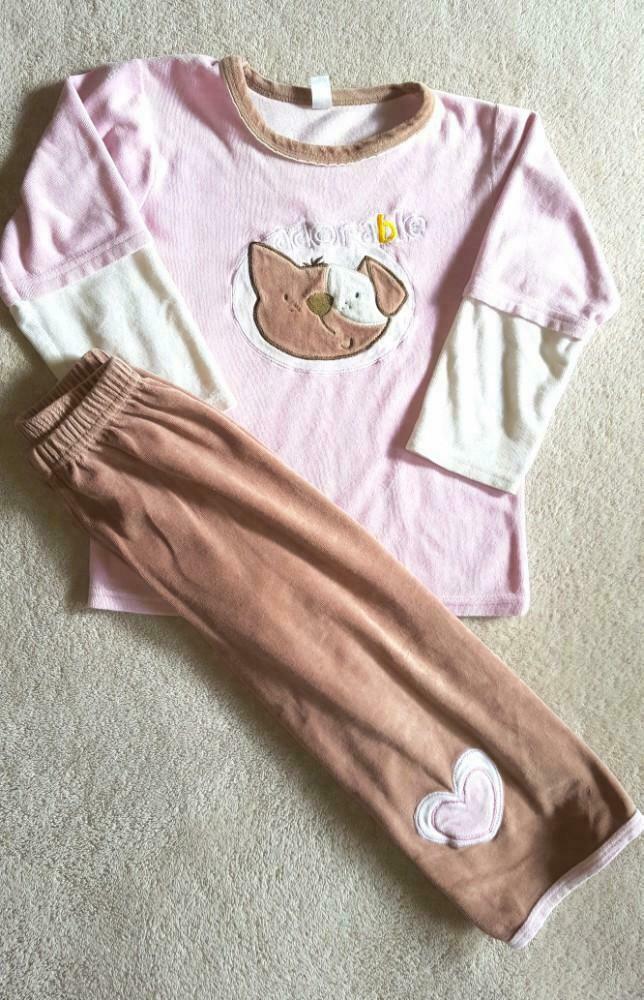 Maat 110 : zeer mooie pyjama met hondje en hartjes, Ophalen of Verzenden, Gebruikt, Meisje, Broek