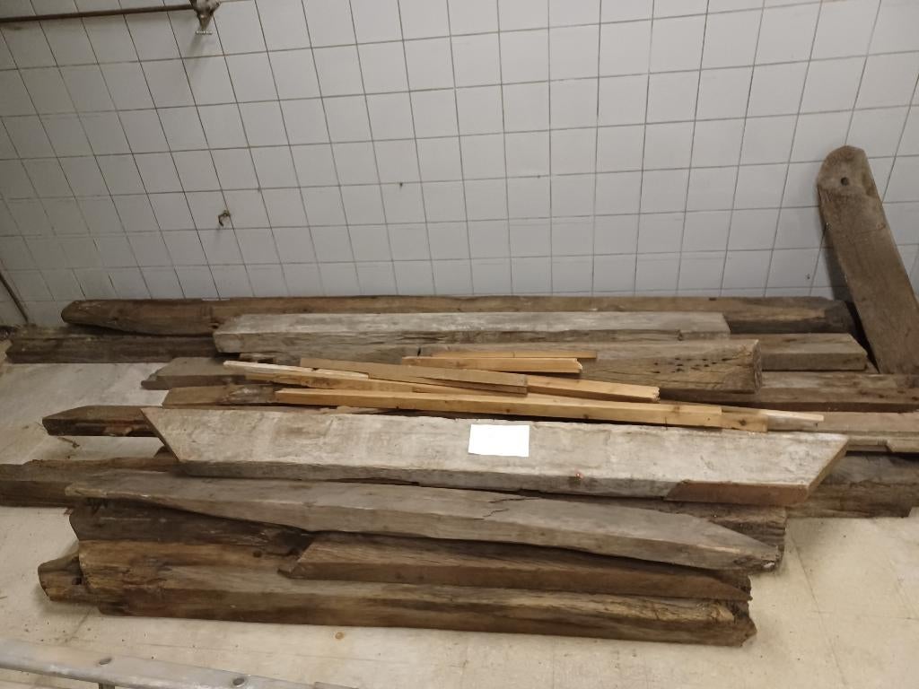 Stookhout met antieke balken, Ophalen, Gelezen, Deltas, Klussen