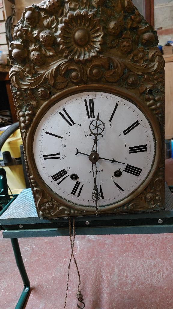 Horloge ancienne, Enlèvement