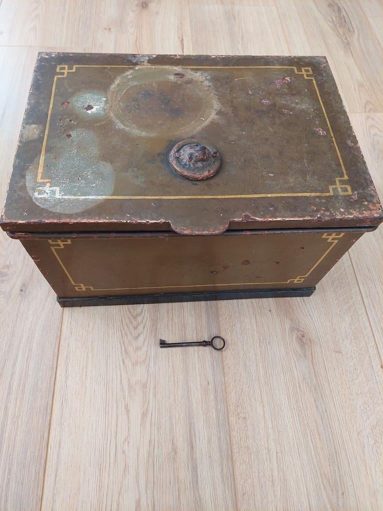 Antieke unieke kluiskist / strongbox met originele sleutel, Huis en Inrichting, Brandblussers en Brandkasten, Ophalen, Gebruikt