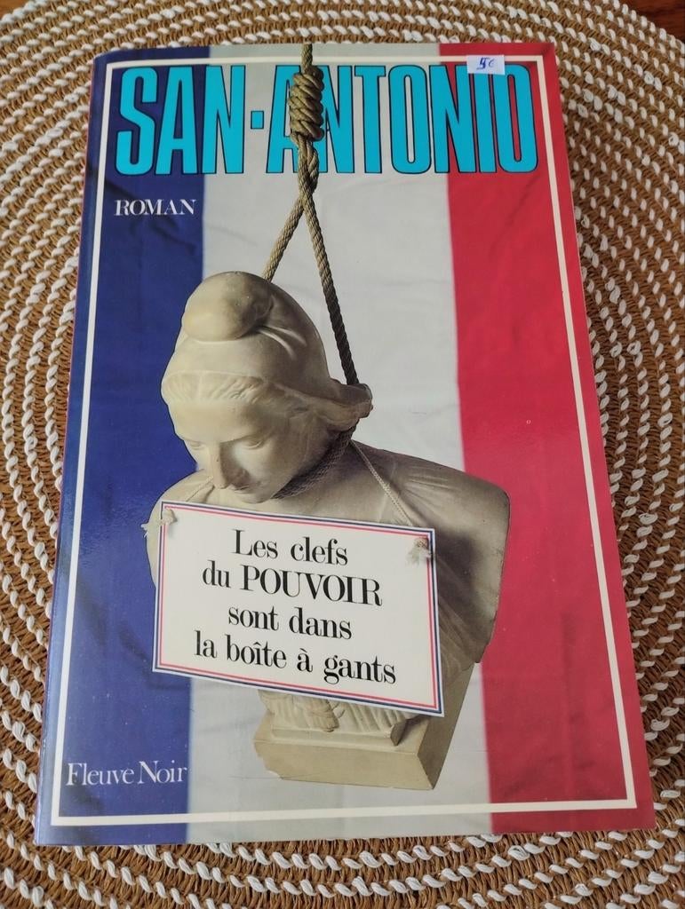 SAN ANTONIO 418 PAGES, Livres, Enlèvement, Comme neuf