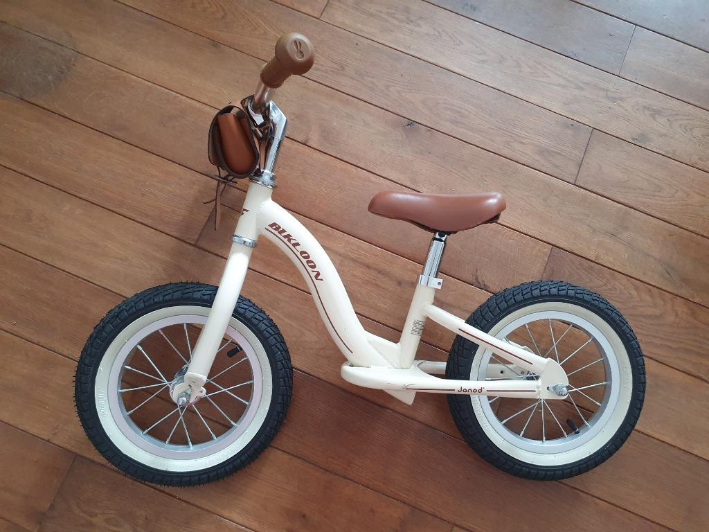 Bikloon Janod loopfiets zonder pedalen, Ophalen, Zo goed als nieuw, Loopfiets