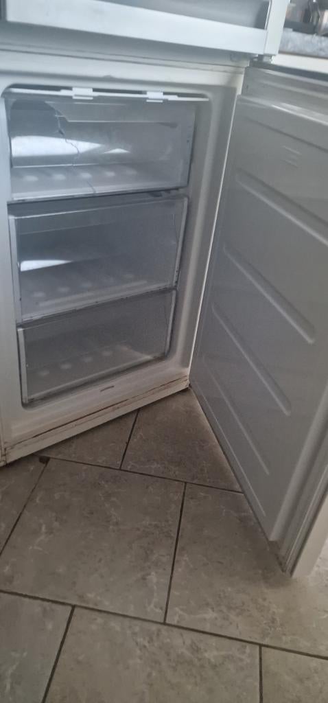 Frigo met diepvries whirlpool 5jaar oud ., Elektronische apparatuur, Koelkasten en IJskasten, Ophalen