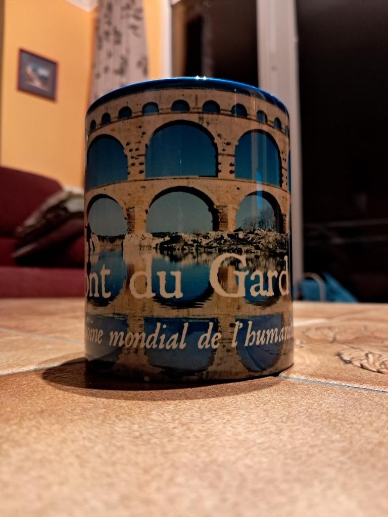 Tasse Pont du Gard, Enlèvement ou Envoi, Utilisé, Autres styles, Porcelaine