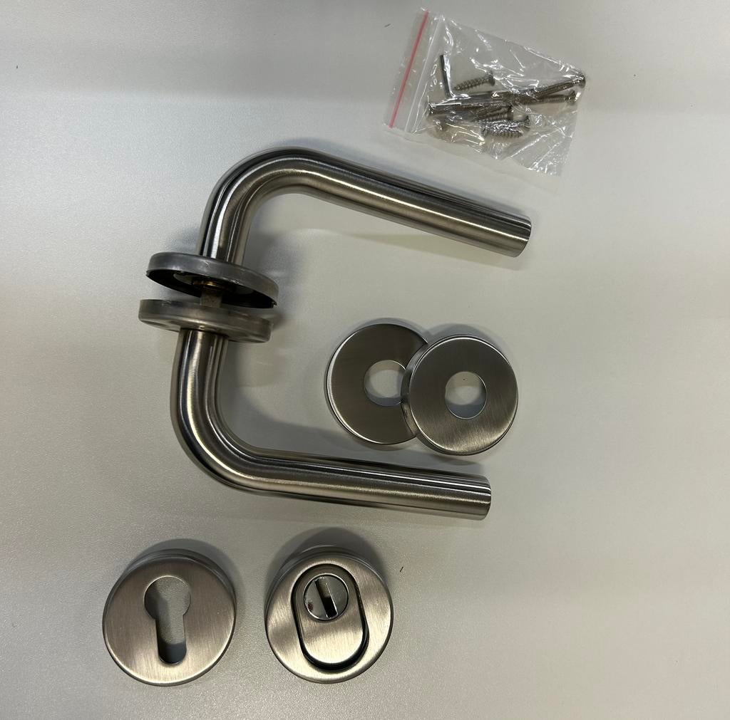 Inox deurkruk met bijhorende cilinderrozassen. NIEUW!, Ophalen of Verzenden, Nieuw, Inox, Klink of Kruk