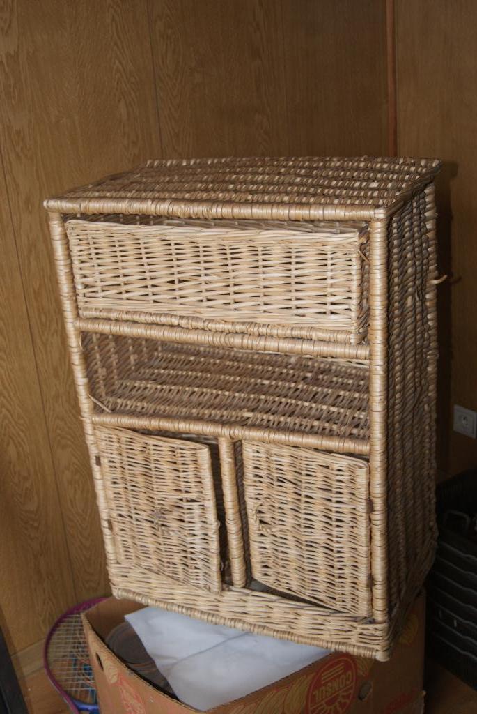 rieten kastje, Huis en Inrichting, Kasten | Ladekasten, Ophalen, Overige materialen, Gebruikt, 1 of 2 laden