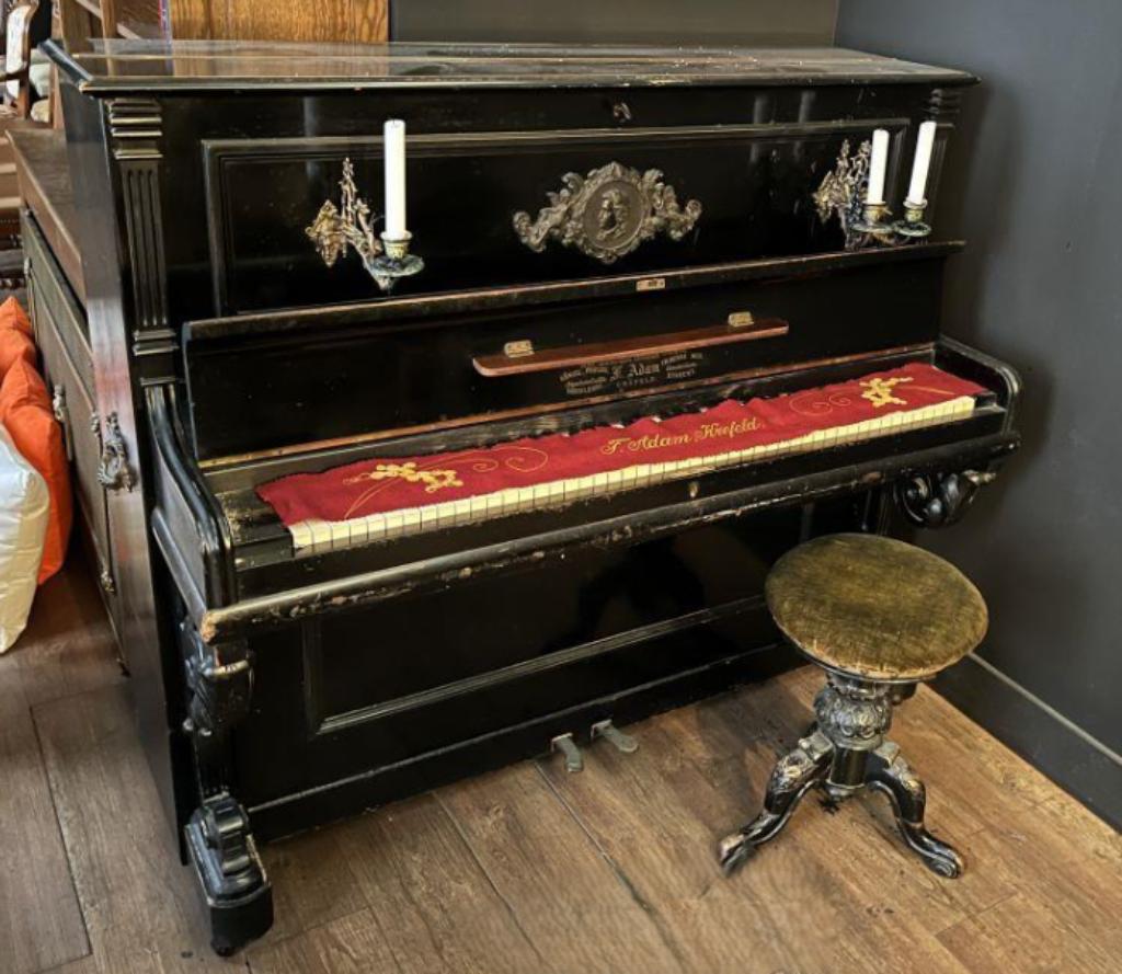 Piano F.Adam Crefeld Goldene Madaillen 1885, Muziek en Instrumenten, Ophalen, Gebruikt, Zwart, Piano