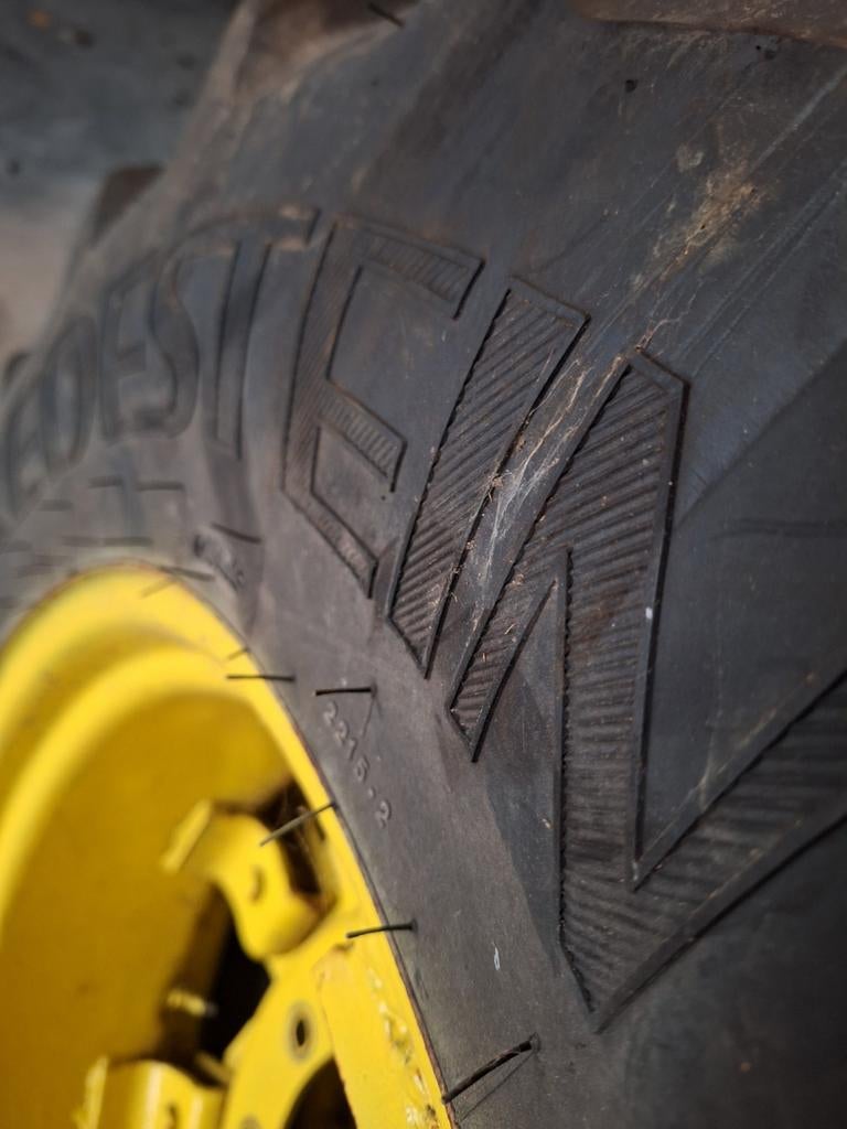 John deere banden met velg, Articles professionnels, Agriculture | Pièces | Pneus, Jantes & Essieux, Enlèvement