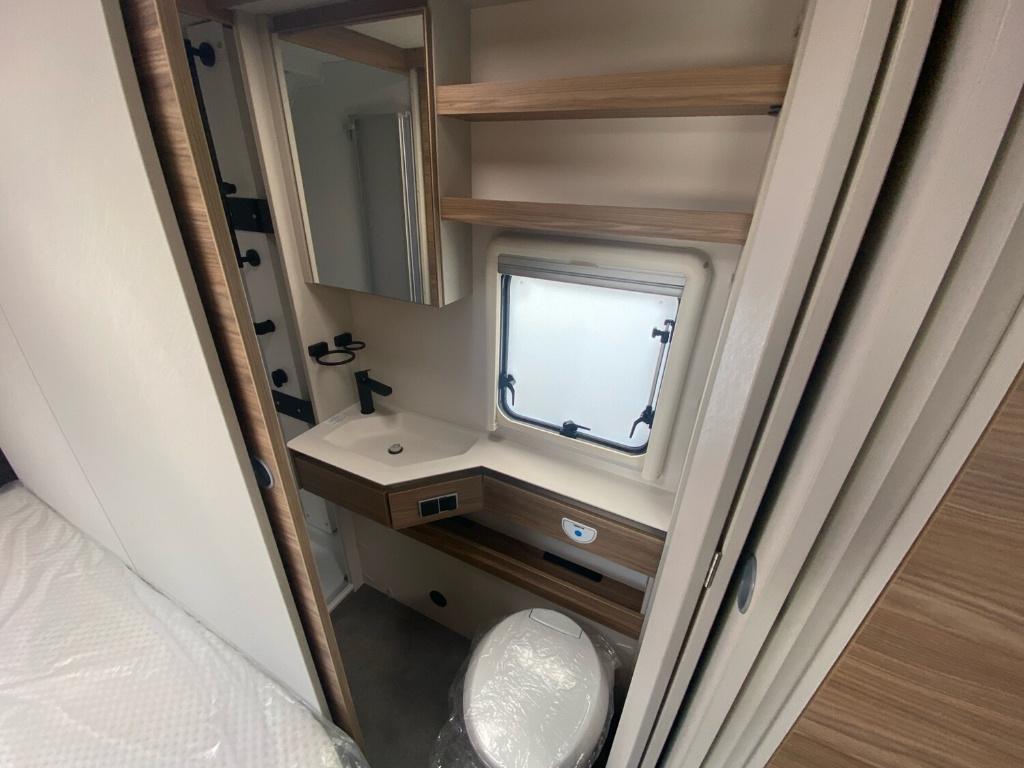 GEZOCHT : Dethleffs 560 FMK of CK / Camper of Nomad, Particulier, Douche, Dethleffs