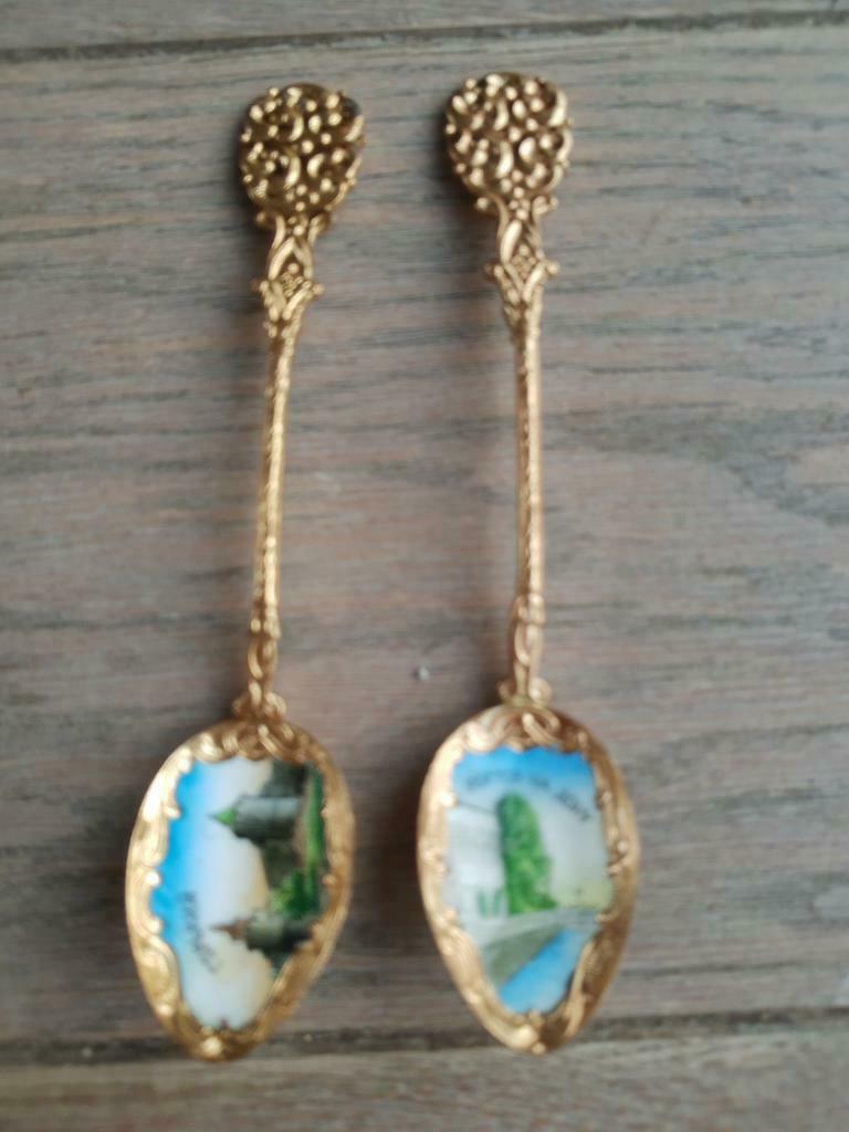 Deux cuillères à café en porcelaine de la même série, Antiquités & Art, Enlèvement ou Envoi