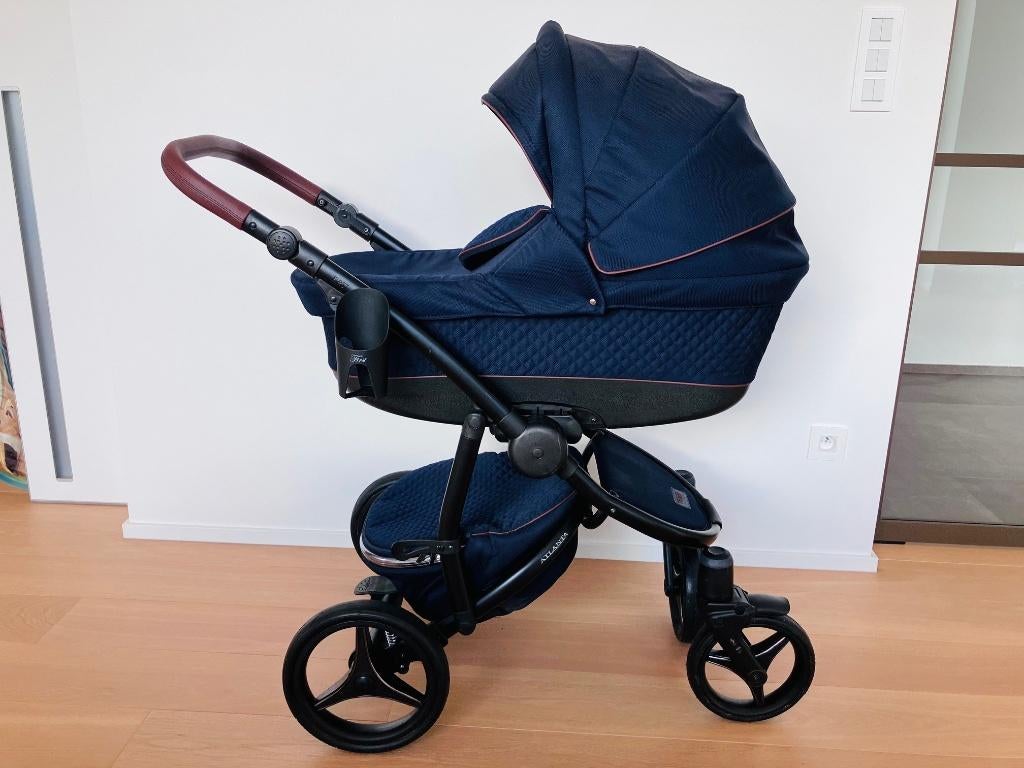 Prachtige donkerblauwe kinderwagen/koets/buggy van First, Verstelbare duwstang, Zo goed als nieuw, Ophalen, Kinderwagen