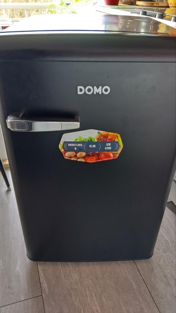 Frigo table de couleur noire marque Domo, Enlèvement