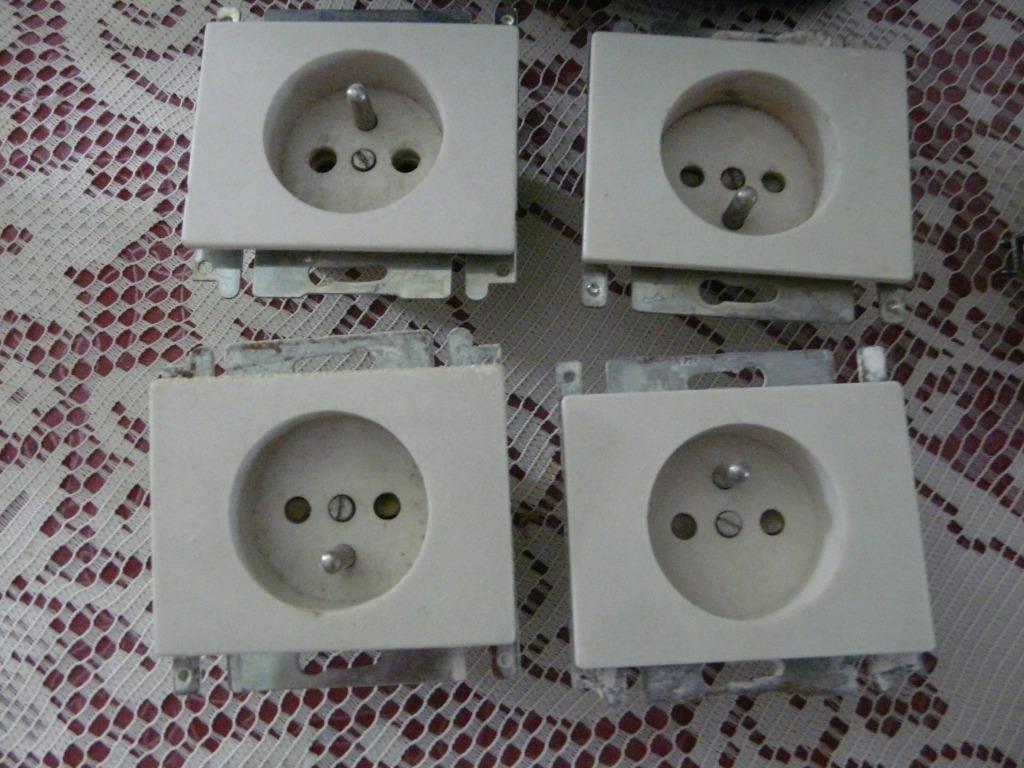 8 gerecupereerde stopcontacten NIKO PR20 e.a.: 3 € per stuk, Ophalen, Gebruikt, Stopcontact
