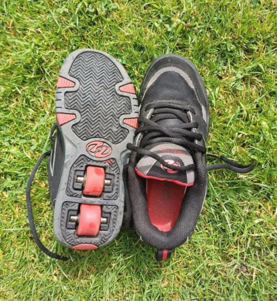 Schoenen met wieltjes merk Heelys maat 34, Ophalen of Verzenden, Zo goed als nieuw, Schoenen