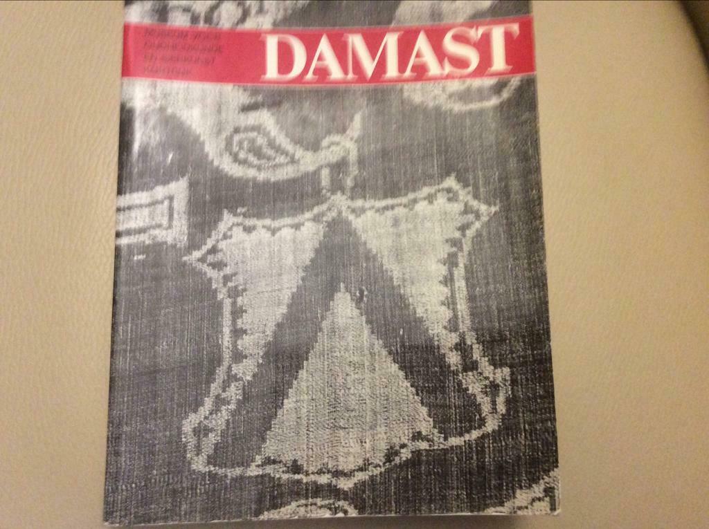 DAMAST.  Museum  voor Schone Kunsten.  Kortrijk   1986., Antiquités & Art, Enlèvement ou Envoi