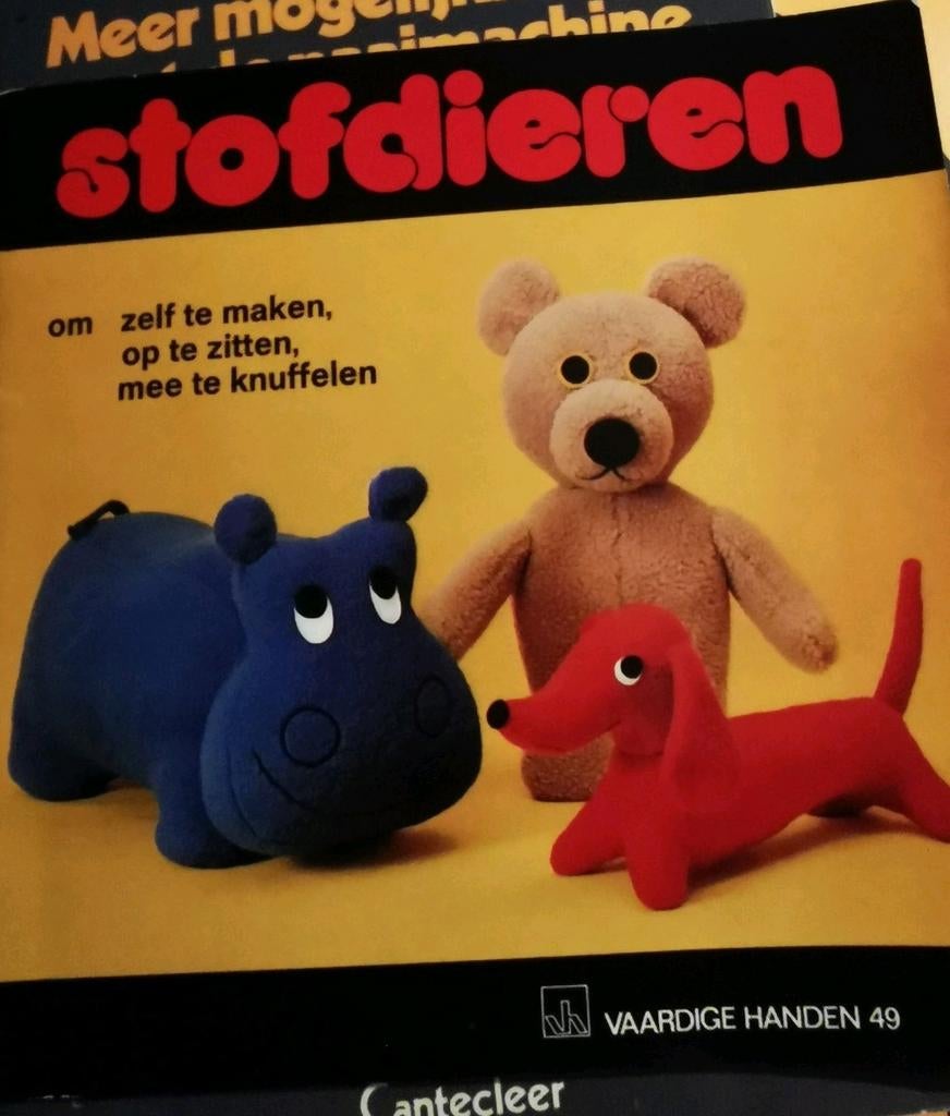 Stofdieren oud boekje 1973 om zelf te maken met patronen, Livres, Loisirs & Temps libre, Comme neuf, Broderie ou Couture, Enlèvement ou Envoi