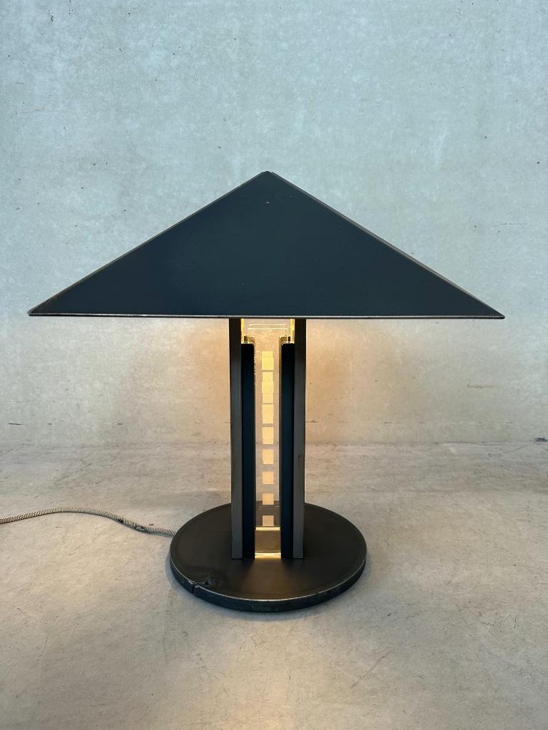 Lampe de table design en acier, Design, Comme neuf, Enlèvement, Métal