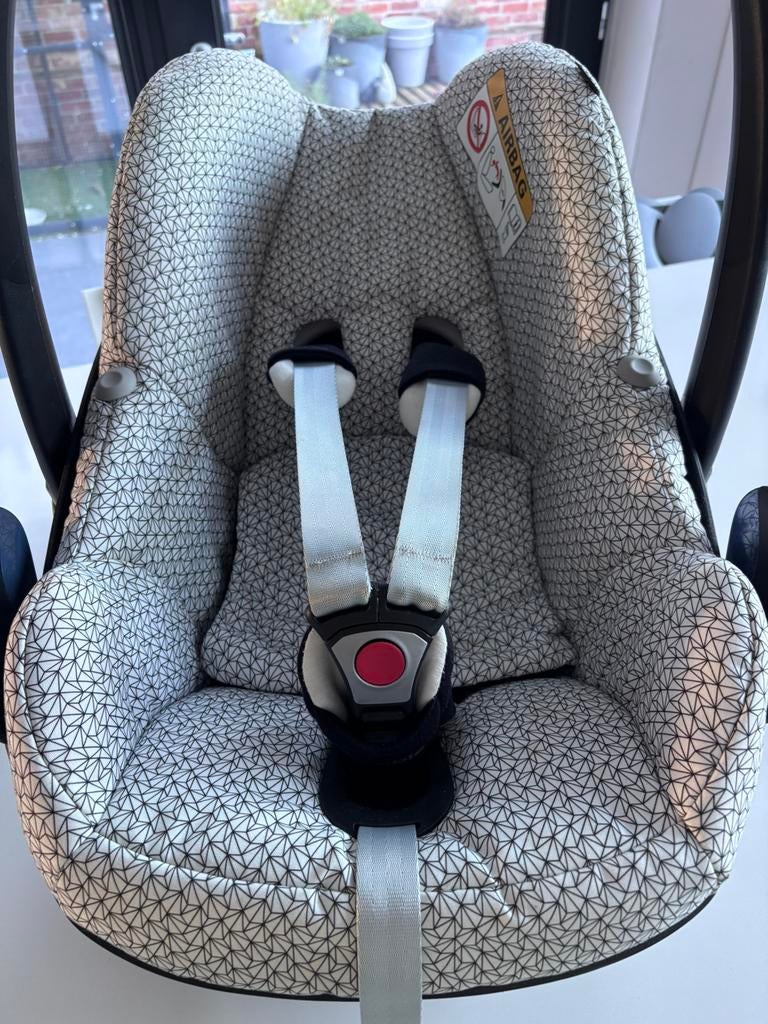 Maxi Cosi “Pebble” met voetenzak., Kinderen en Baby's, Autostoeltjes, Autogordel of Isofix, Zo goed als nieuw, Maxi-Cosi, Ophalen