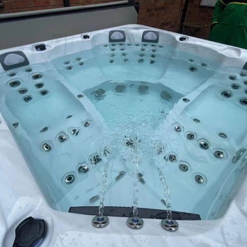 nieuwe jacuzzi/💦  promo -45% /bezorgd/geïnstalleerd, Tuin en Terras, Tuintafels, Nieuw, Ophalen of Verzenden