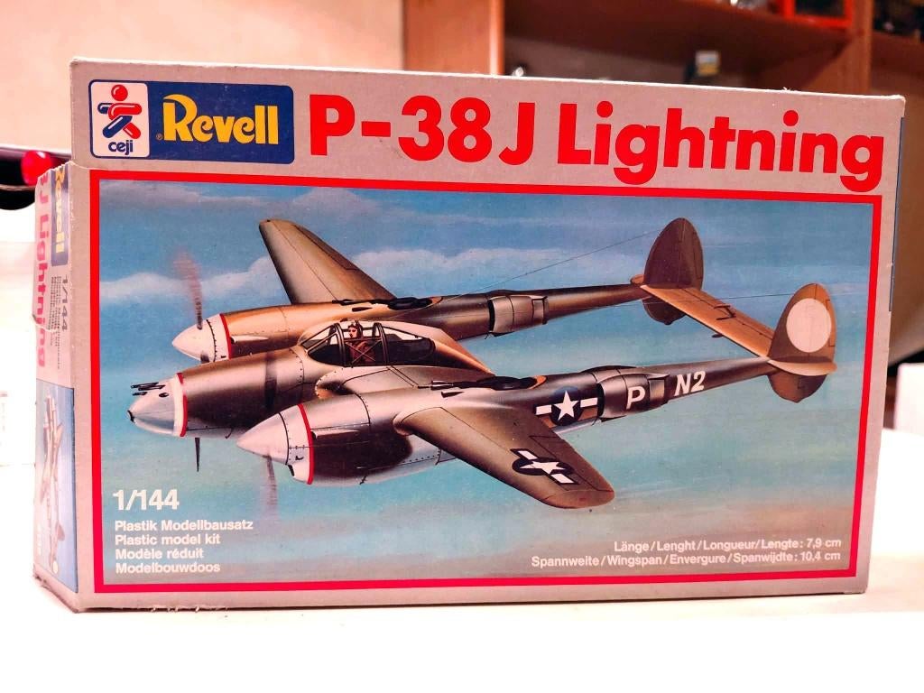 Maquette d'avion - 1:144 - REVELL - P-38J Lightning, 1:72 tot 1:144, Revell, Ophalen of Verzenden, Zo goed als nieuw