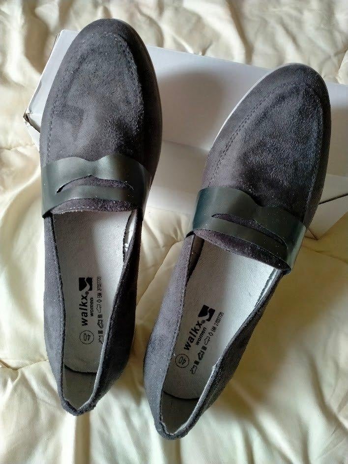 Grijze damesmocassins,nubuck,siergesp;maat;40.Nieuw., Kleding | Dames, Walkx, Instappers, Nieuw, Ophalen of Verzenden