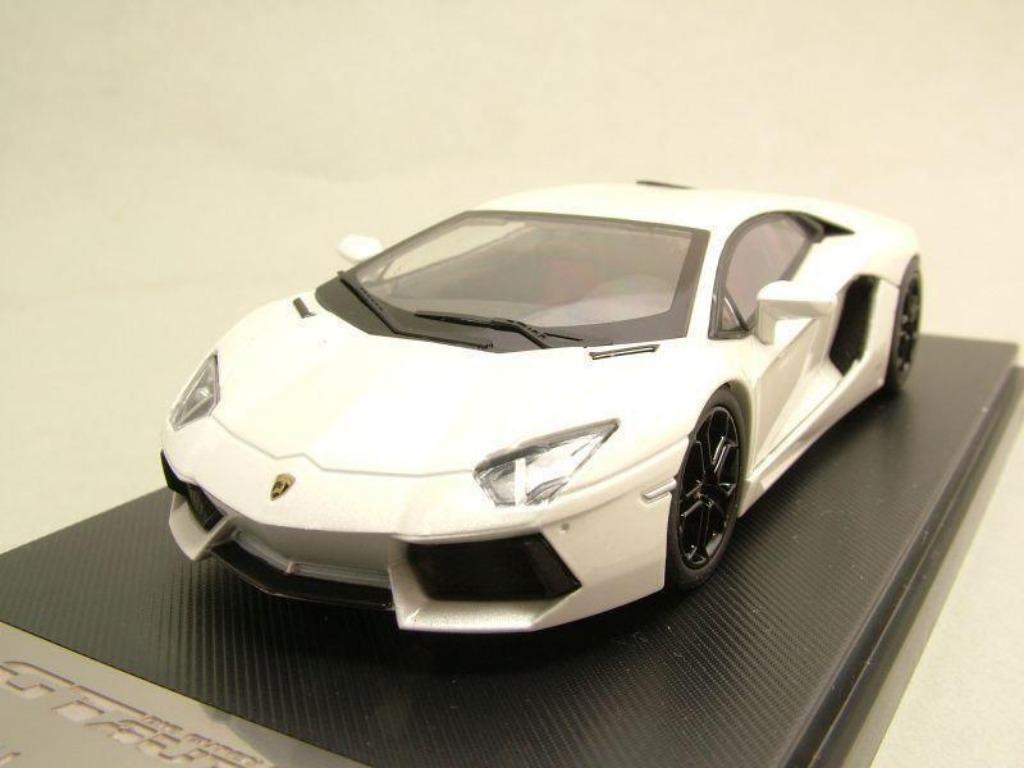 1:43 Welly GTA Lamborghini Aventador LP700-4 metallic white, Enlèvement ou Envoi, Comme neuf, Voiture