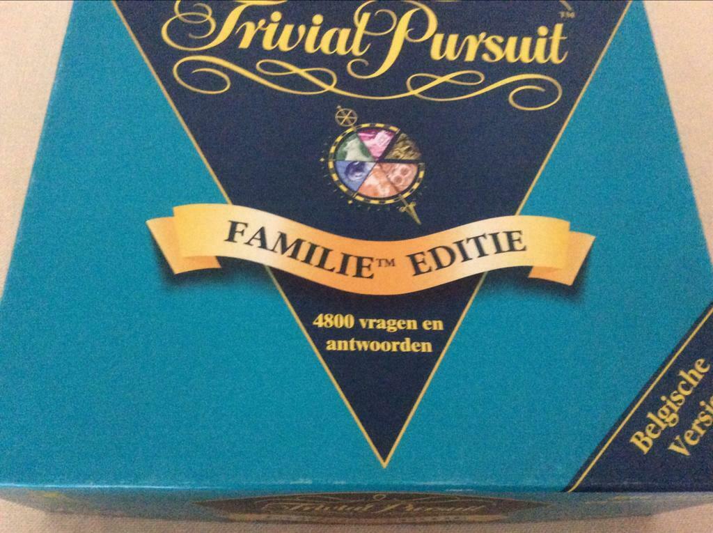 VINTAGE. TRIVIALPURSUIT  Familie Editie 4800 Belgisch 1995, Hobby en Vrije tijd, Gezelschapsspellen | Bordspellen, Ophalen of Verzenden
