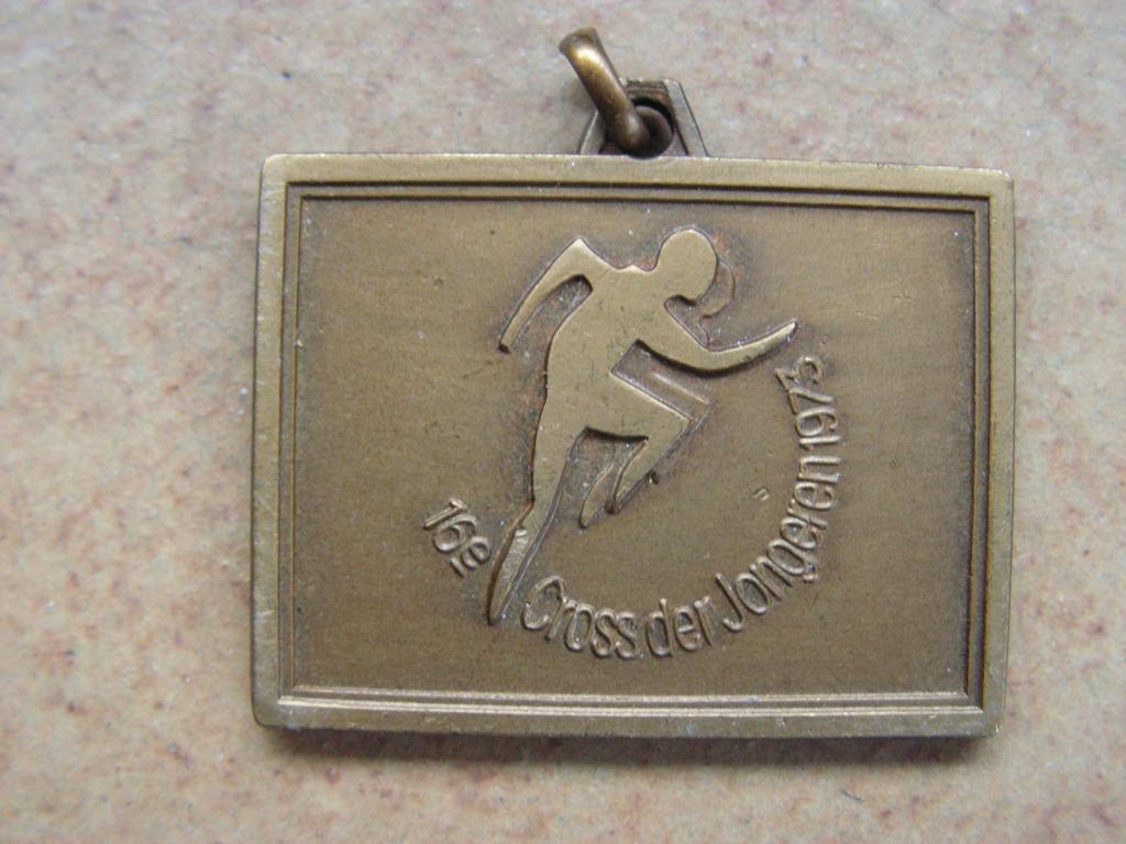 Vintage koperen medaille KAJ 16e Cross der jongeren 1973., Ophalen of Verzenden, Gebruikt, Overige typen