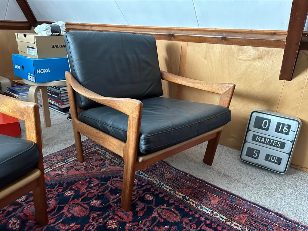 2 Prachtige Illum Wikkelso Leren Fauteul Stoelen Chair Stoel, Huis en Inrichting, Ophalen of Verzenden, Gebruikt, Leer
