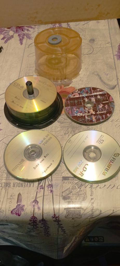 Boite avec CD., CD & DVD, Enlèvement ou Envoi, Utilisé