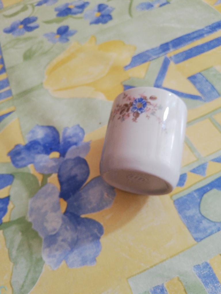 Bougeoir en porcelaine. 5cm de diamètre. Neuf., Enlèvement ou Envoi, Comme neuf