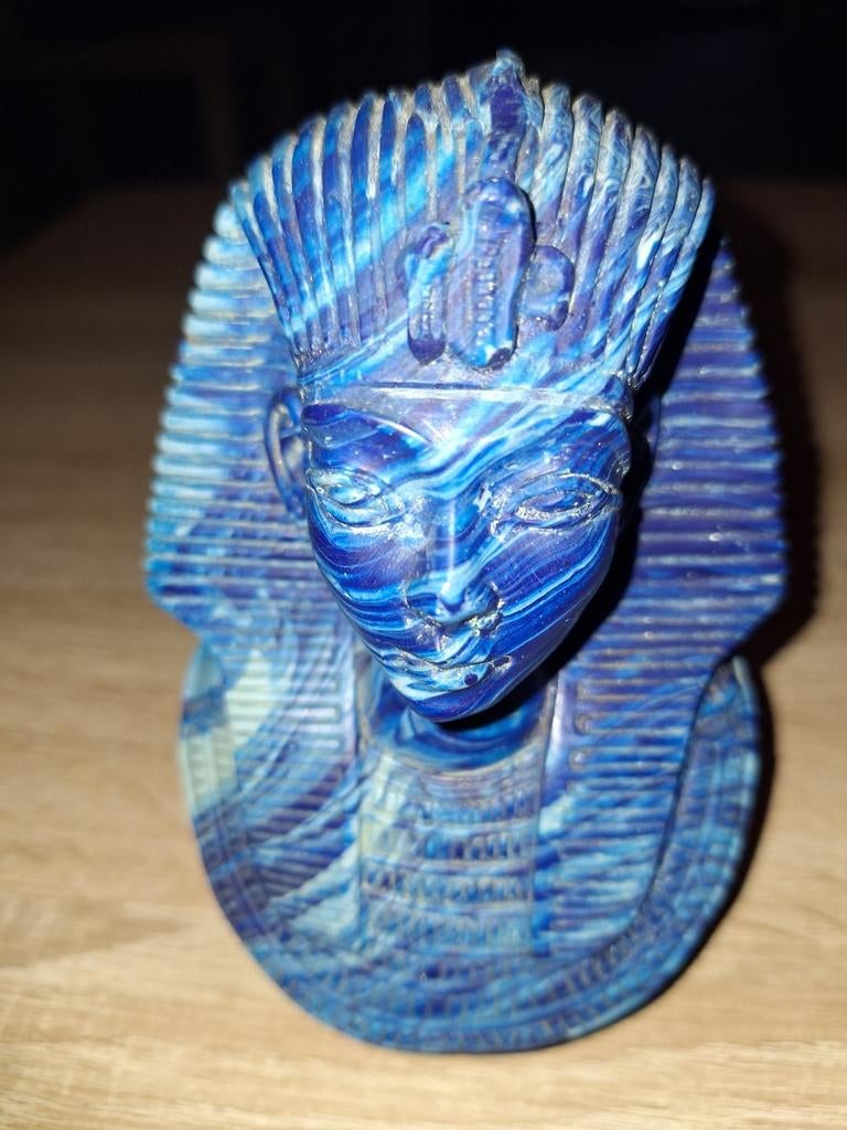 Buste de pharaon, Enlèvement