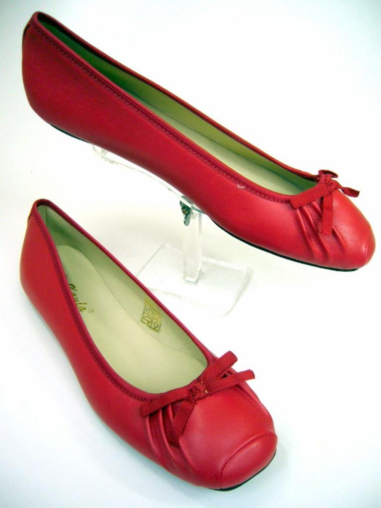 La ballerine rouge est neuve, Ballerines, Envoi, Neuf, ANDERE