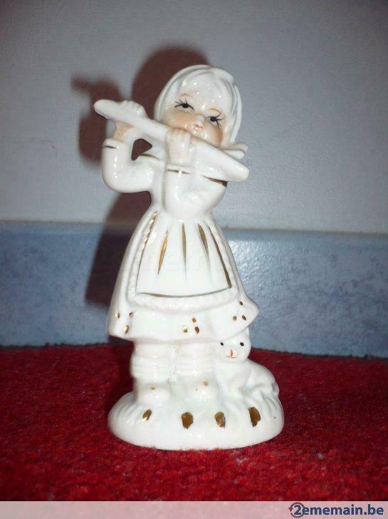 Joueuse de flûte et son chat 12x6x5 cm , blanc et doré