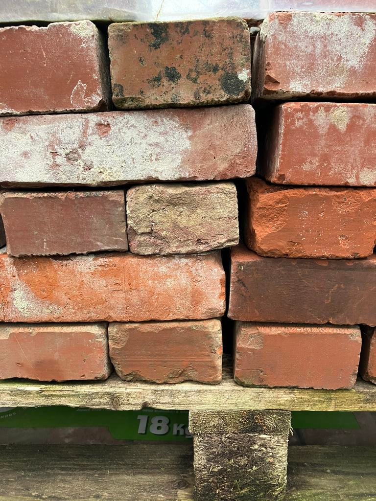 Lot 120 Rustieke Beerse bakstenen + 44 stukken., Doe-het-zelf en Bouw, Ophalen