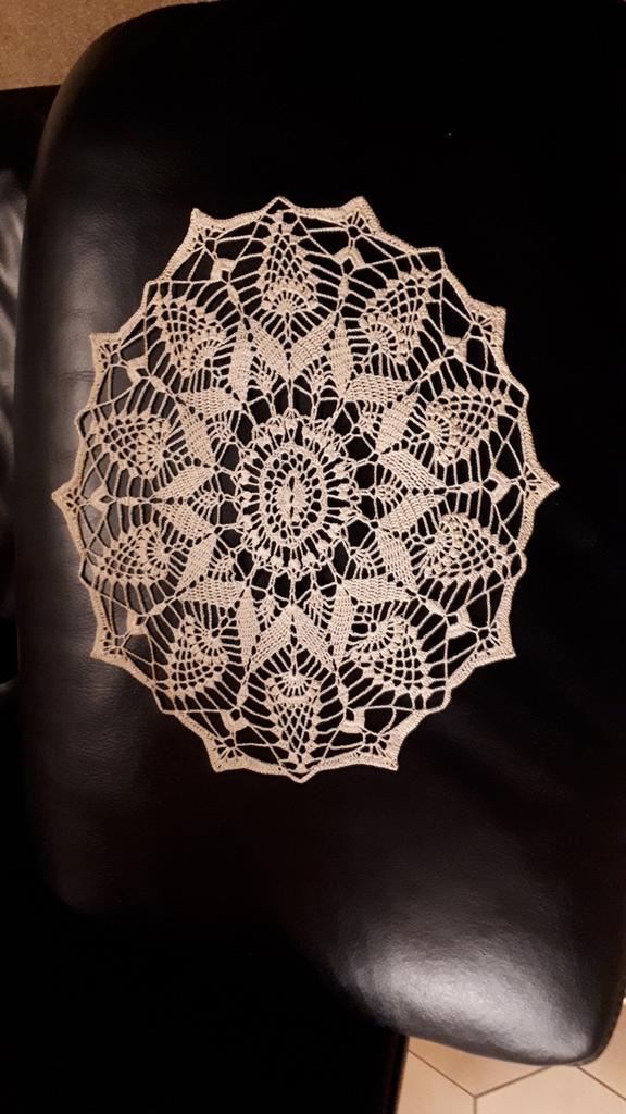 Fijne gehaakte onderlegger diameter 30 cm (11), Hobby en Vrije tijd, Ophalen of Verzenden, Zo goed als nieuw, Haken