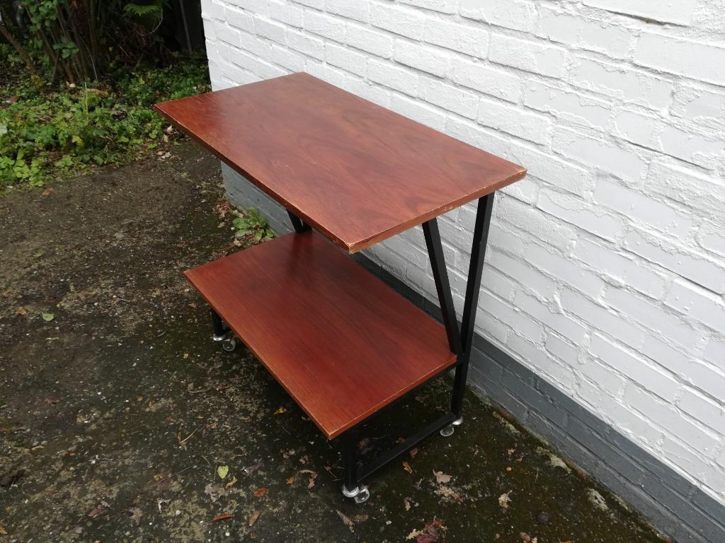 Een VINTAGE TV-tafel met wielen, Antiek en Kunst, Curiosa en Brocante, Ophalen