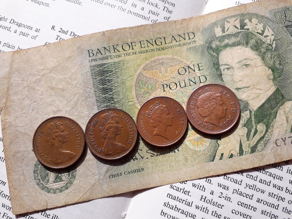 Elizabeth II, Envoi, Autres pays, Monnaie en vrac