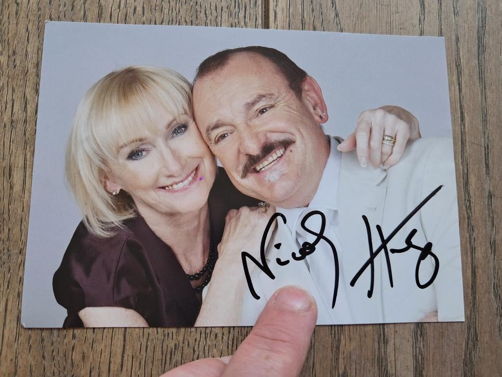 Gehandtekende kaart van Nicole en Hugo., Enlèvement ou Envoi, Comme neuf